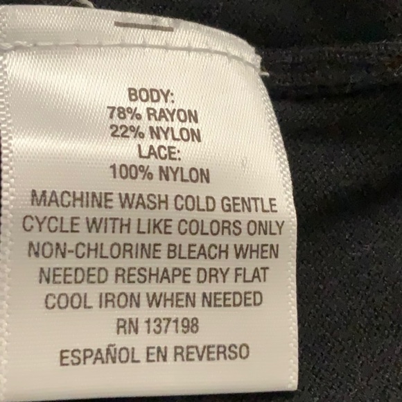 THALIA Sodi black V neck blouse with lace sleeves. Size M - Picture 7 of 7